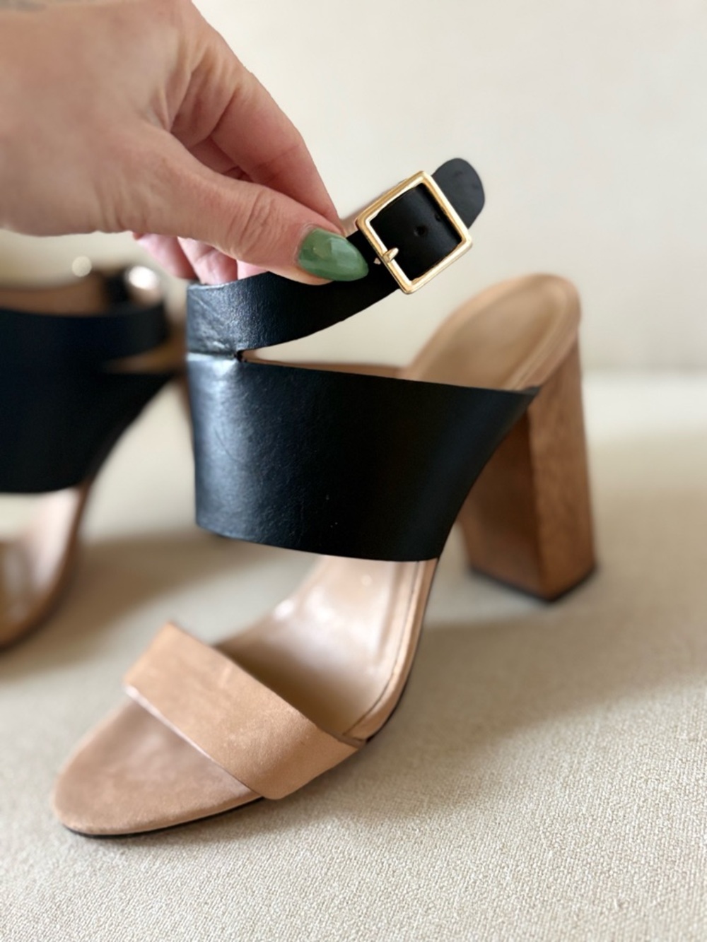 Elizabeth and James (2007) Black and Tan Block Heel Sandals with Gold Buckle - Picture 2 of 8